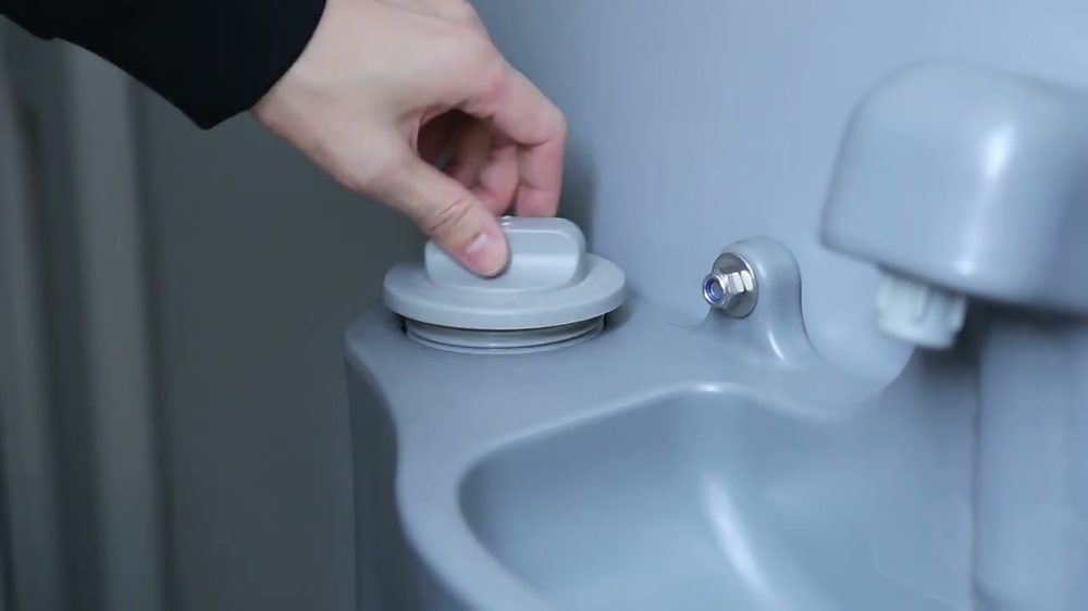 Lavamanos con agua